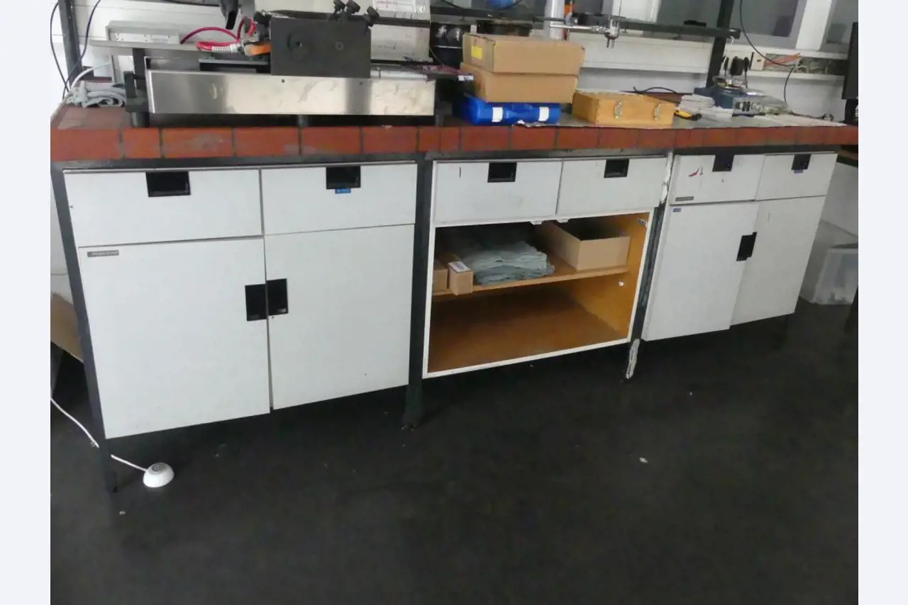 Maschinelle Einrichtung sowie Zubehör einer ehemaligen Tiefdruckerei-6