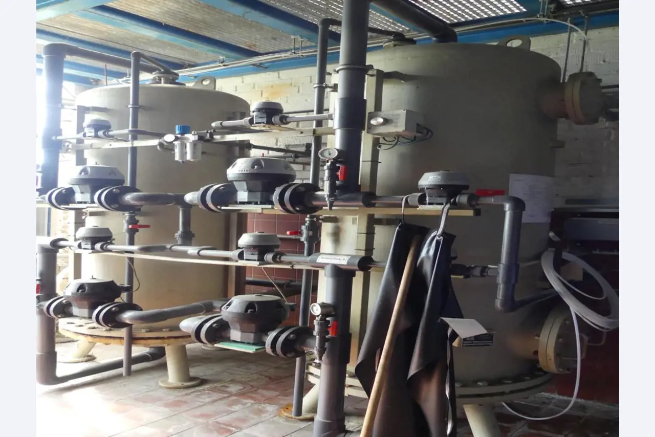 Equipement mécanique et accessoires d'une ancienne imprimerie en héliogravure-1