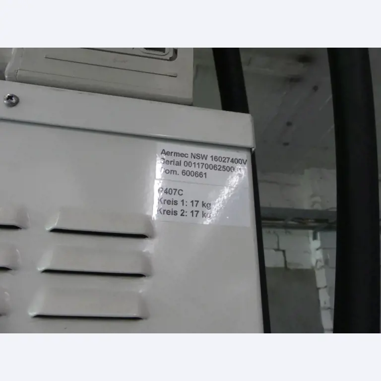 Equipement mécanique et accessoires d'une ancienne imprimerie en héliogravure-2