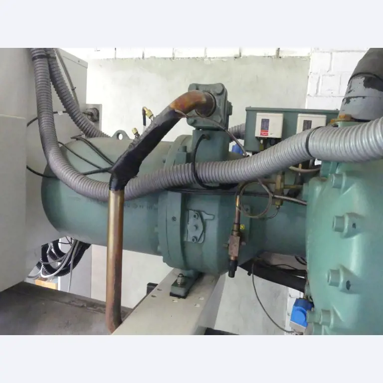 Equipement mécanique et accessoires d'une ancienne imprimerie en héliogravure-4