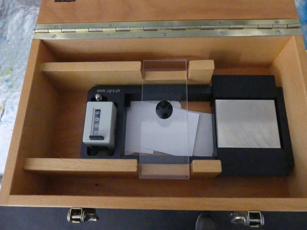 Maquinaria y accesorios de una antigua imprenta de huecograbado-1