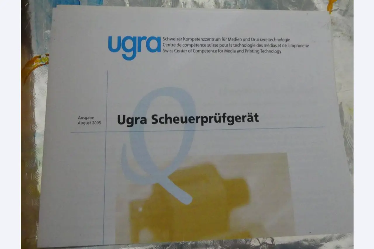 Maquinaria y accesorios de una antigua imprenta de huecograbado-2