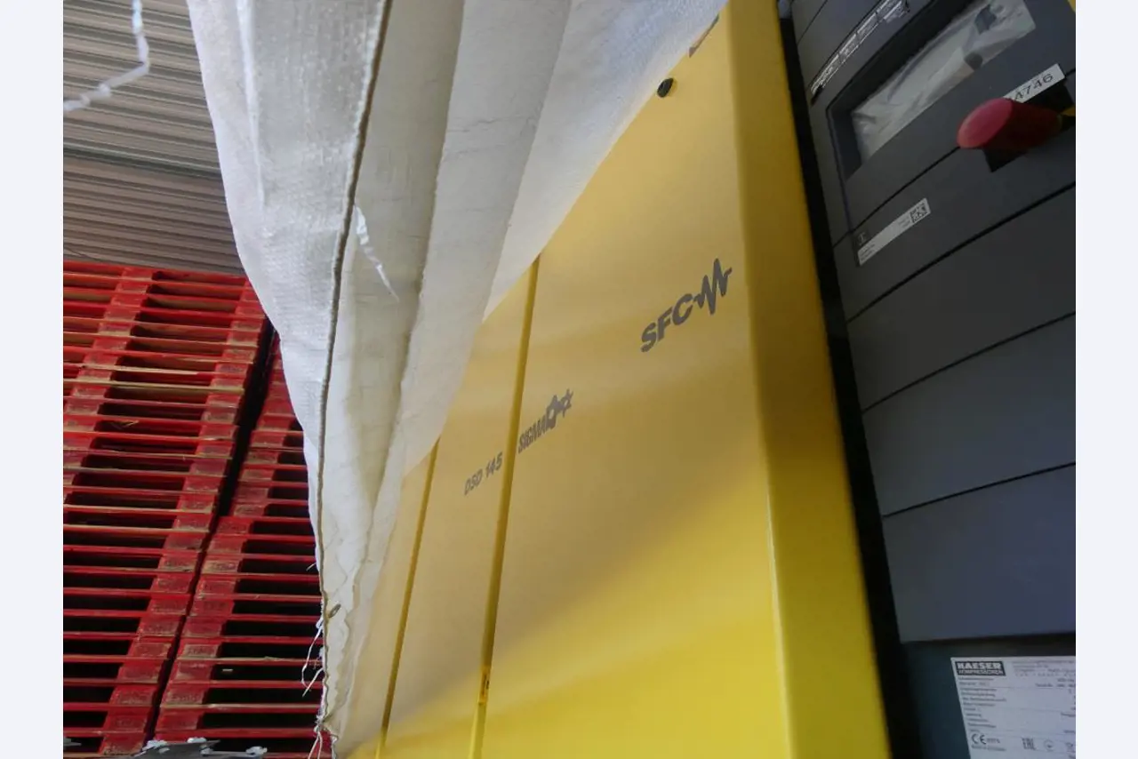 Equipement mécanique et accessoires d'une ancienne imprimerie en héliogravure-3