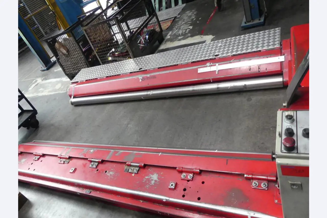 Maschinelle Einrichtung sowie Zubehör einer ehemaligen Tiefdruckerei-3