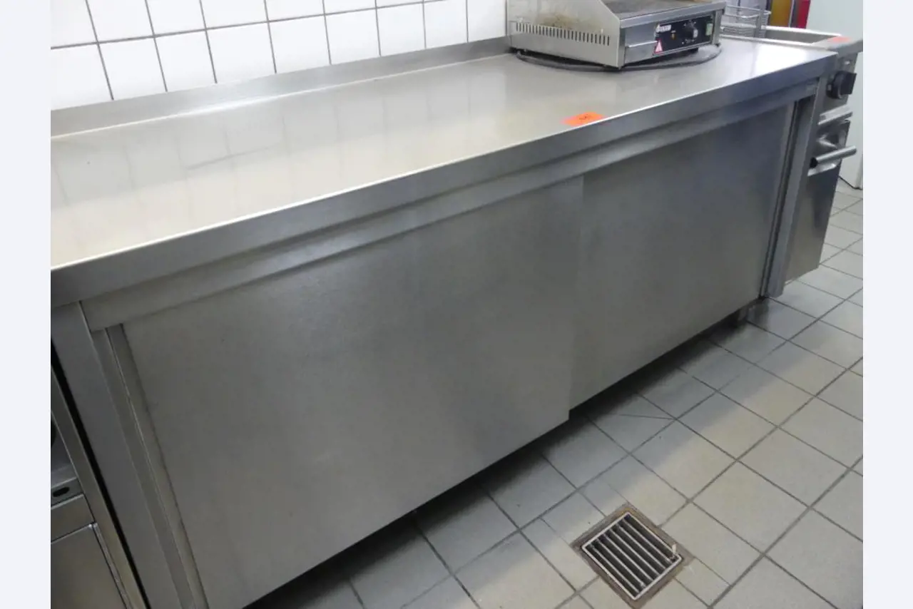 Maquinaria y accesorios de una antigua imprenta de huecograbado-1