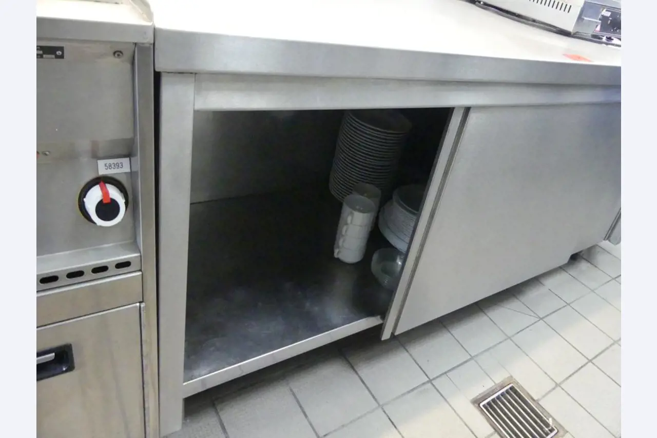 Maquinaria y accesorios de una antigua imprenta de huecograbado-2