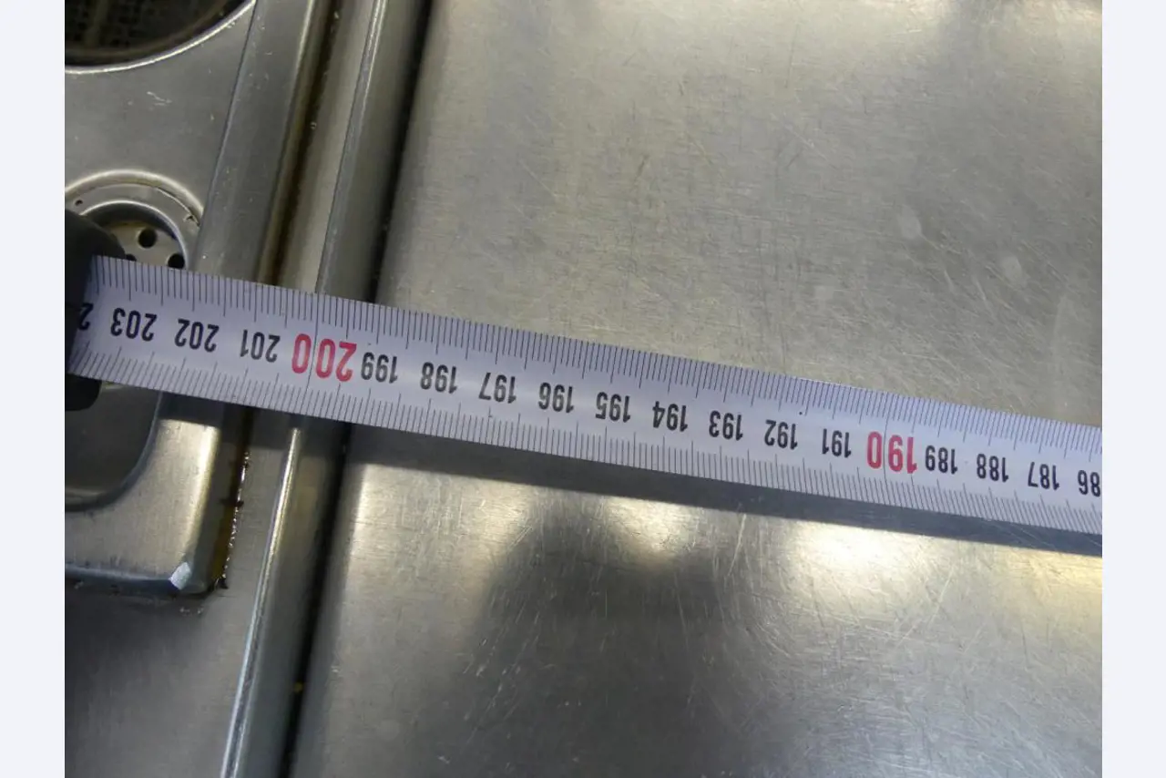 Maquinaria y accesorios de una antigua imprenta de huecograbado-3