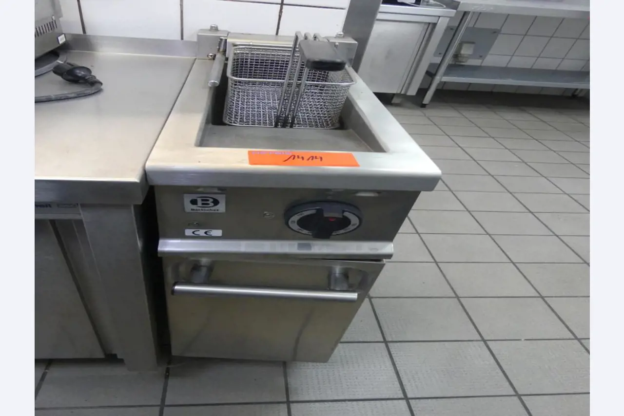 Maschinelle Einrichtung sowie Zubehör einer ehemaligen Tiefdruckerei-1