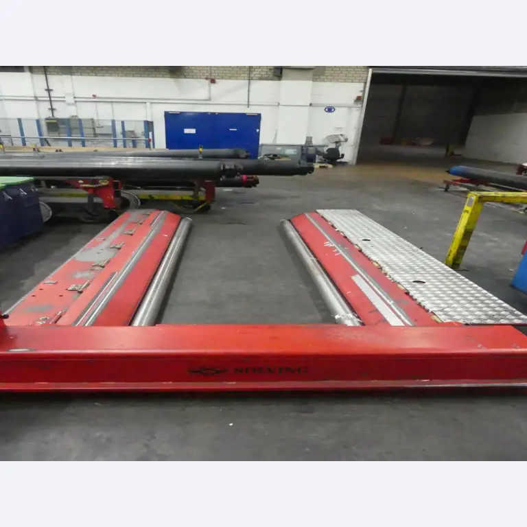 Equipement mécanique et accessoires d'une ancienne imprimerie en héliogravure-2