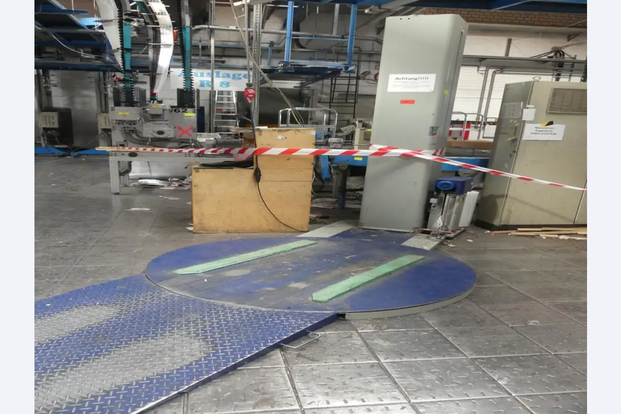 Maschinelle Einrichtung sowie Zubehör einer ehemaligen Tiefdruckerei-1