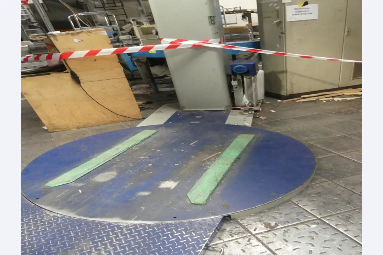 Maschinelle Einrichtung sowie Zubehör einer ehemaligen Tiefdruckerei-2