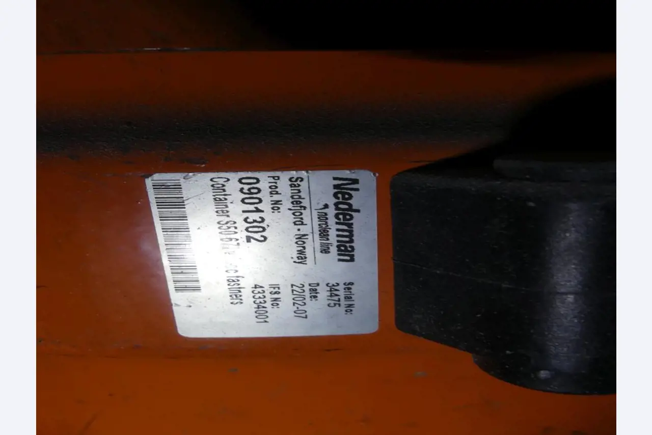 Maquinaria y accesorios de una antigua imprenta de huecograbado-2