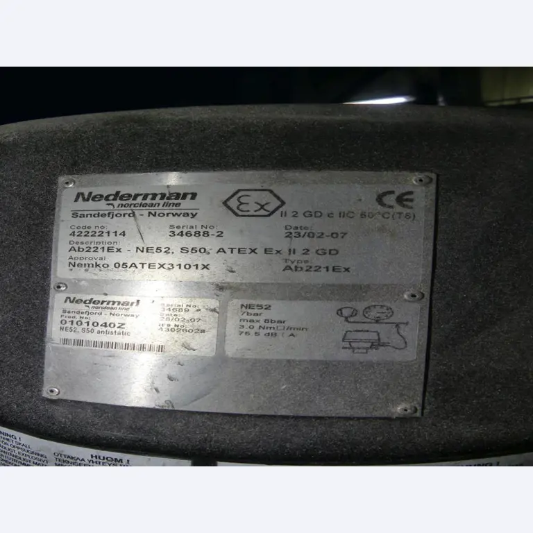 Maquinaria y accesorios de una antigua imprenta de huecograbado-3