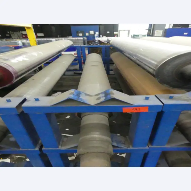 Maquinaria y accesorios de una antigua imprenta de huecograbado-2