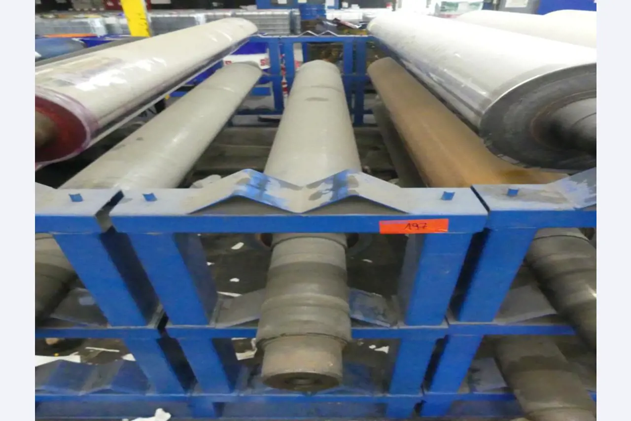 Maquinaria y accesorios de una antigua imprenta de huecograbado-3