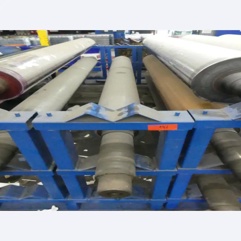 Maquinaria y accesorios de una antigua imprenta de huecograbado-3