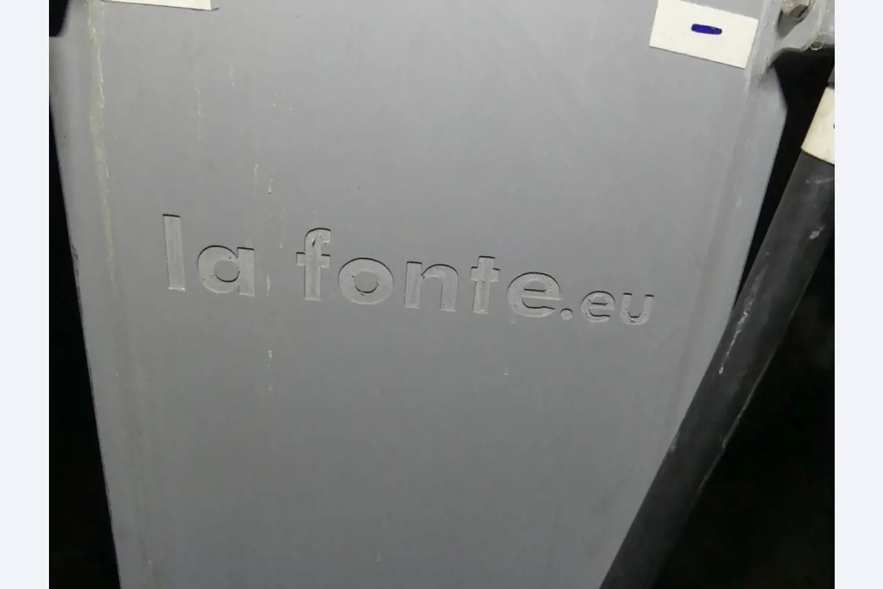 Maquinaria y accesorios de una antigua imprenta de huecograbado-2