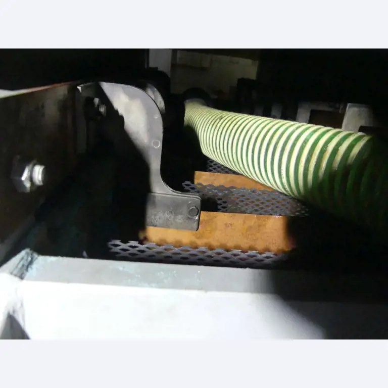 Maquinaria y accesorios de una antigua imprenta de huecograbado-5