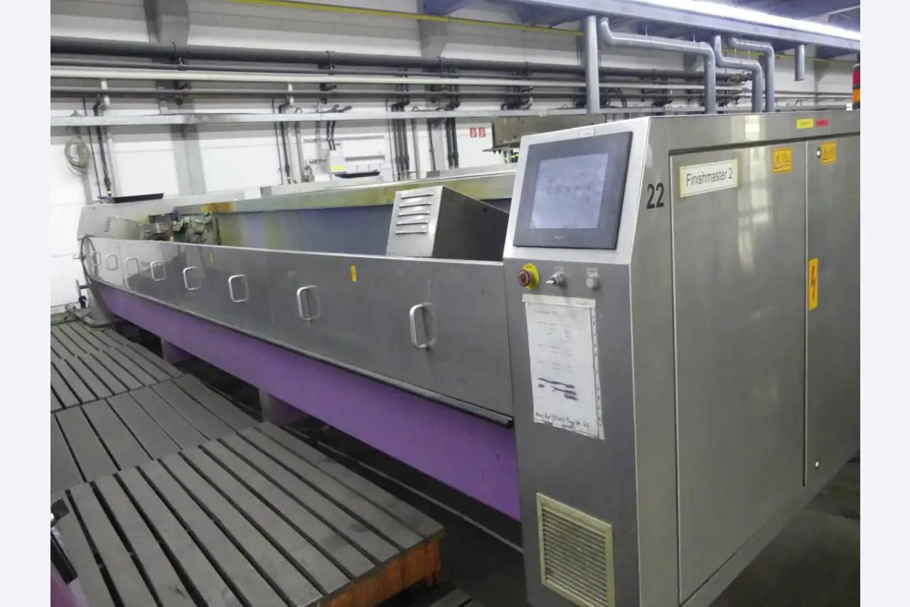 Equipement mécanique et accessoires d'une ancienne imprimerie en héliogravure-3