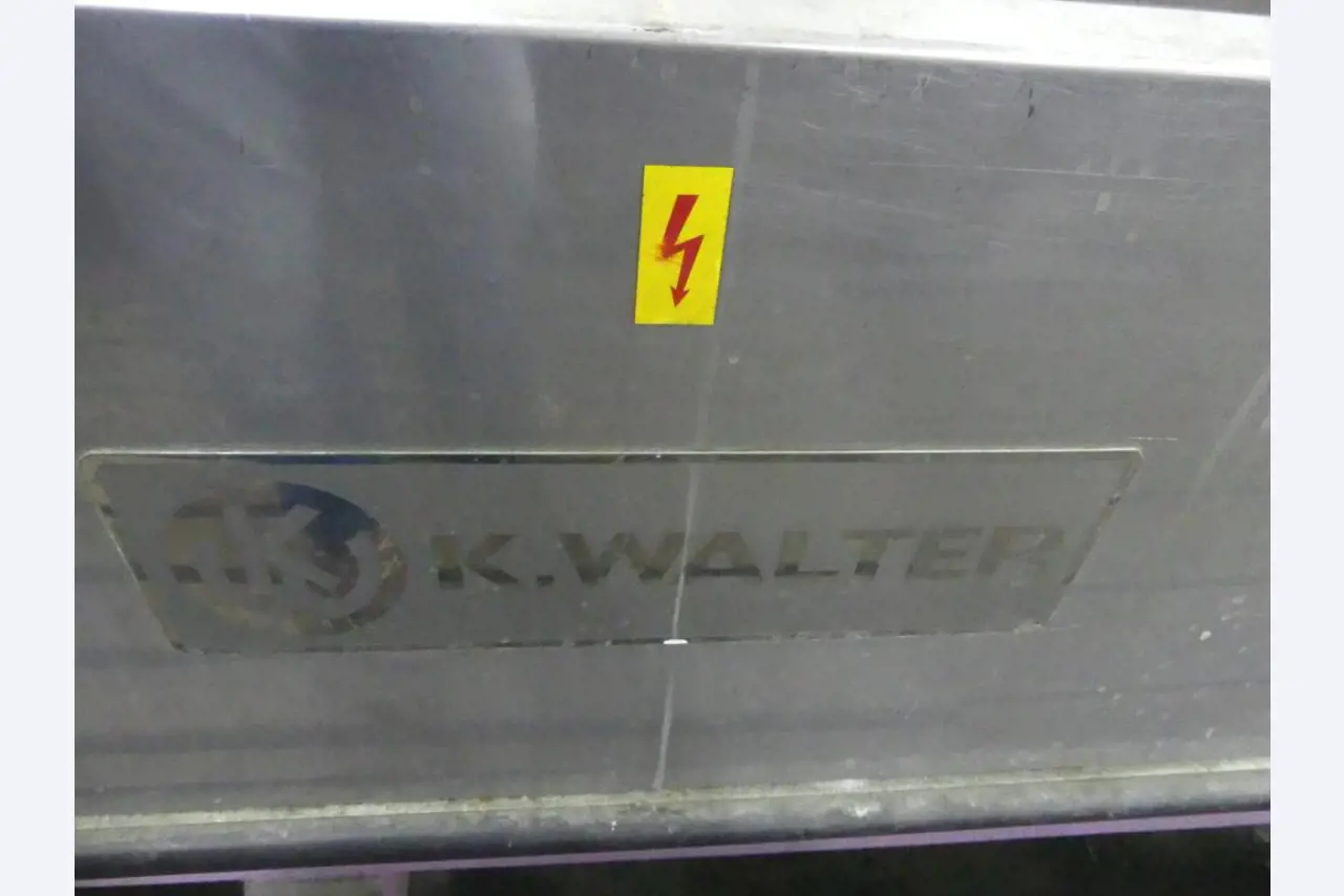 Equipement mécanique et accessoires d'une ancienne imprimerie en héliogravure-7