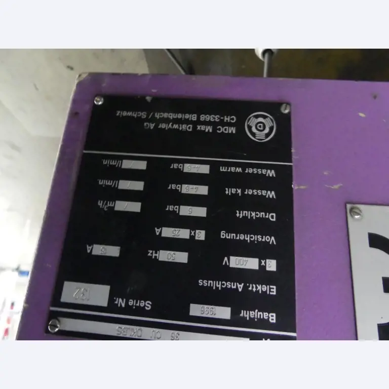 Equipement mécanique et accessoires d'une ancienne imprimerie en héliogravure-3