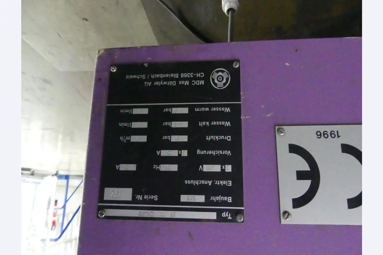 Equipement mécanique et accessoires d'une ancienne imprimerie en héliogravure-4