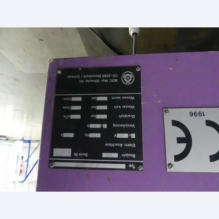 Equipement mécanique et accessoires d'une ancienne imprimerie en héliogravure-4