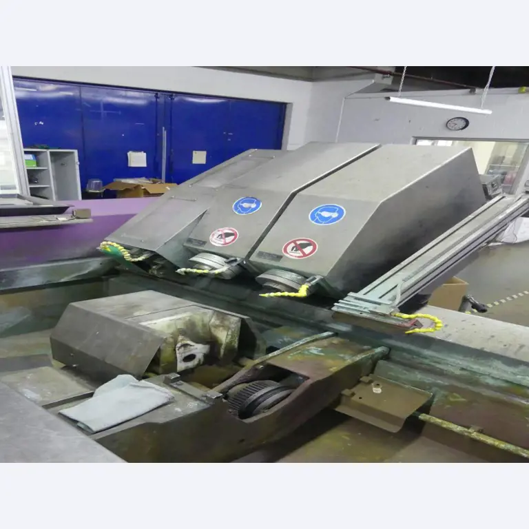 Equipement mécanique et accessoires d'une ancienne imprimerie en héliogravure-5