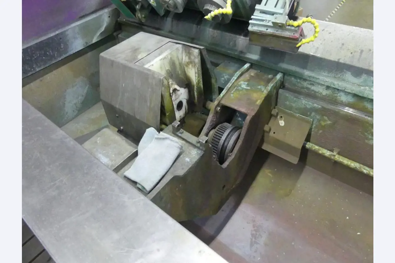 Equipement mécanique et accessoires d'une ancienne imprimerie en héliogravure-6