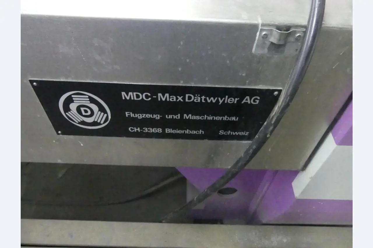 Equipement mécanique et accessoires d'une ancienne imprimerie en héliogravure-8