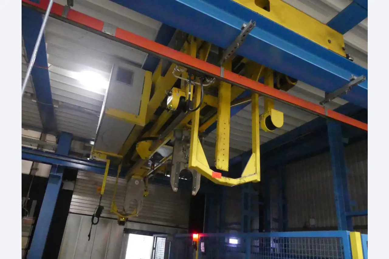 Equipement mécanique et accessoires d'une ancienne imprimerie en héliogravure-1