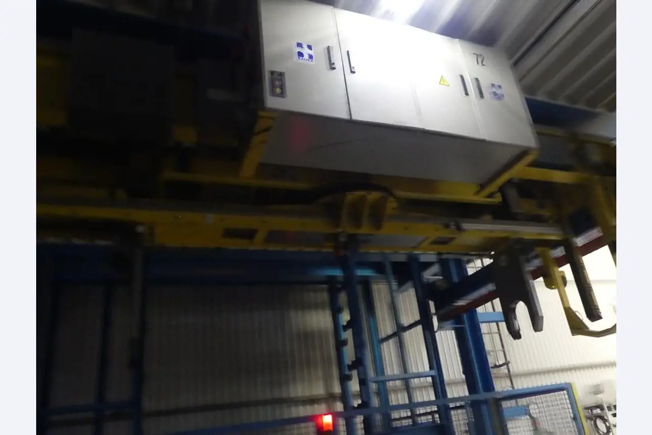 Equipement mécanique et accessoires d'une ancienne imprimerie en héliogravure-2