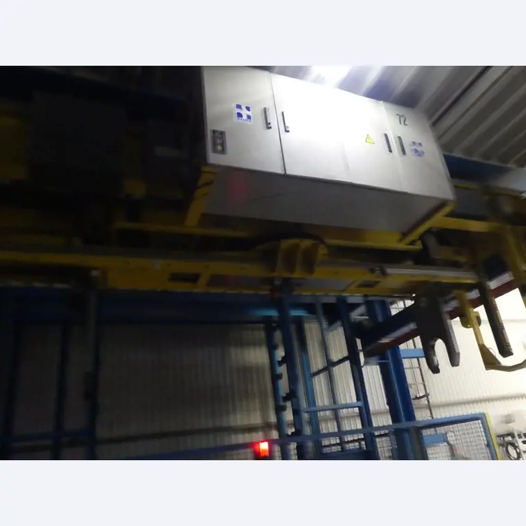 Equipement mécanique et accessoires d'une ancienne imprimerie en héliogravure-2