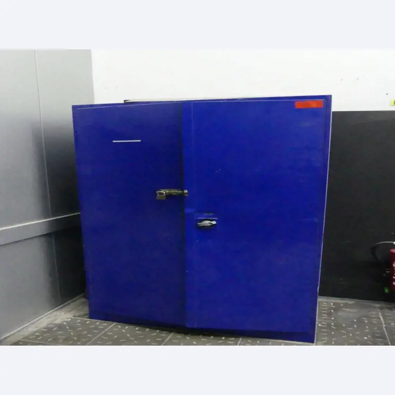 Maquinaria y accesorios de una antigua imprenta de huecograbado-1