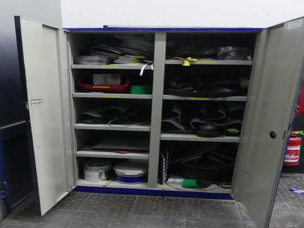 Maquinaria y accesorios de una antigua imprenta de huecograbado-2