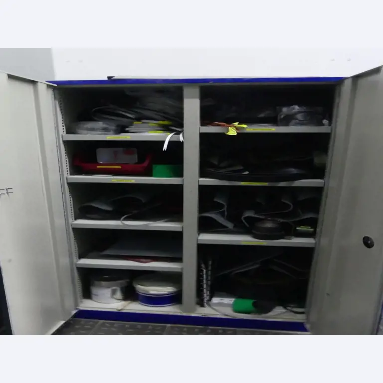 Maquinaria y accesorios de una antigua imprenta de huecograbado-3