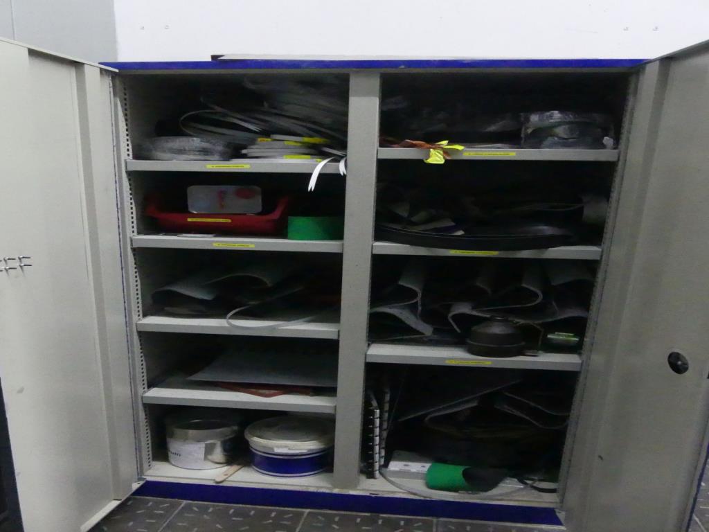 Maquinaria y accesorios de una antigua imprenta de huecograbado-4