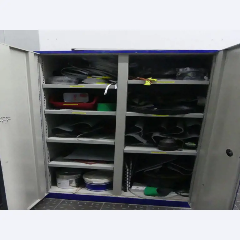 Maquinaria y accesorios de una antigua imprenta de huecograbado-4