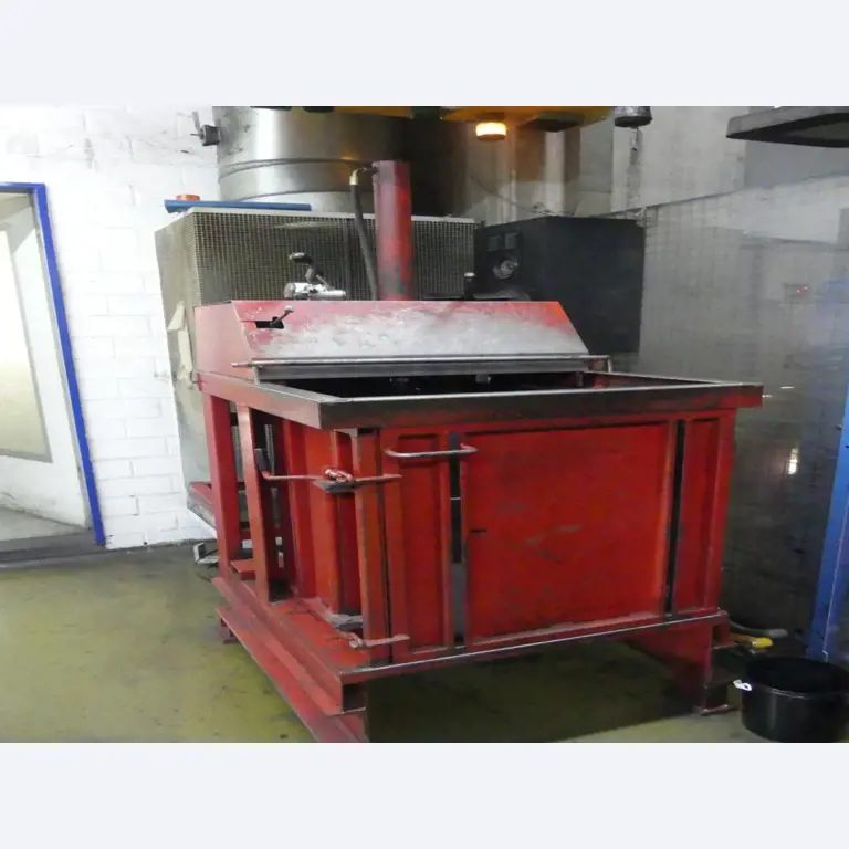 Equipement mécanique et accessoires d'une ancienne imprimerie en héliogravure-1