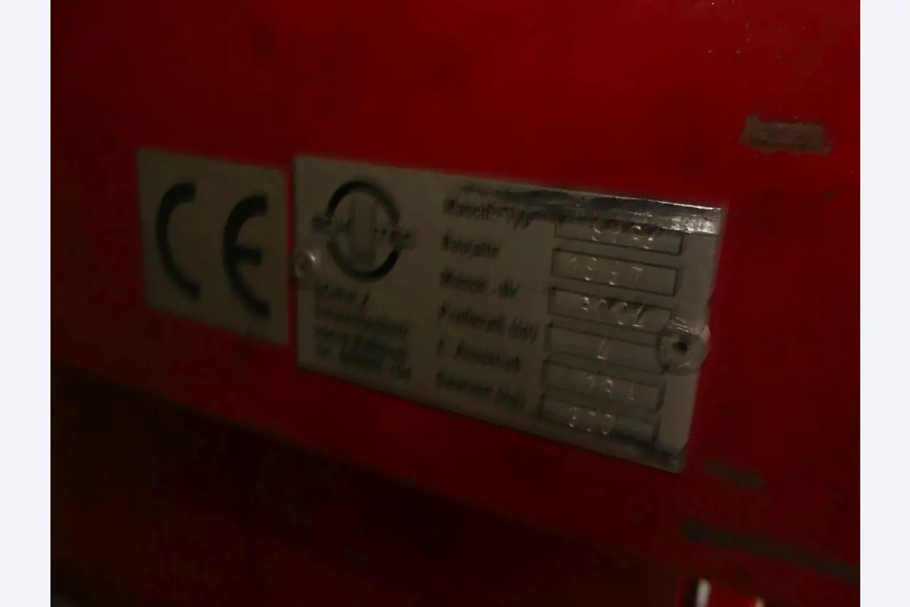 Equipement mécanique et accessoires d'une ancienne imprimerie en héliogravure-2