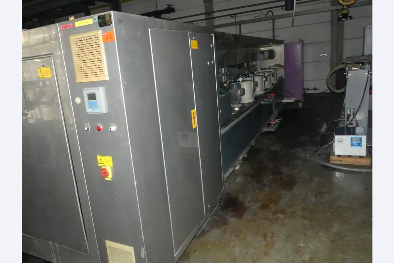 Equipement mécanique et accessoires d'une ancienne imprimerie en héliogravure-1