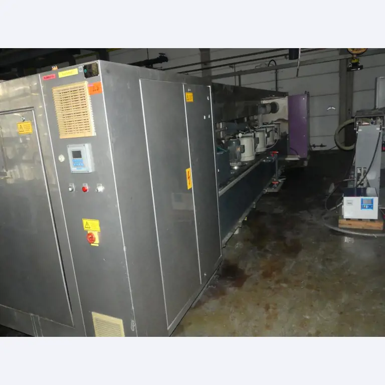 Equipement mécanique et accessoires d'une ancienne imprimerie en héliogravure-1