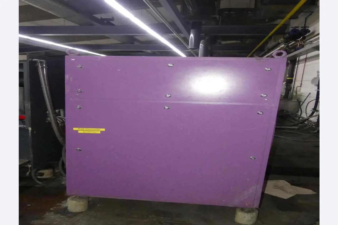 Equipement mécanique et accessoires d'une ancienne imprimerie en héliogravure-5