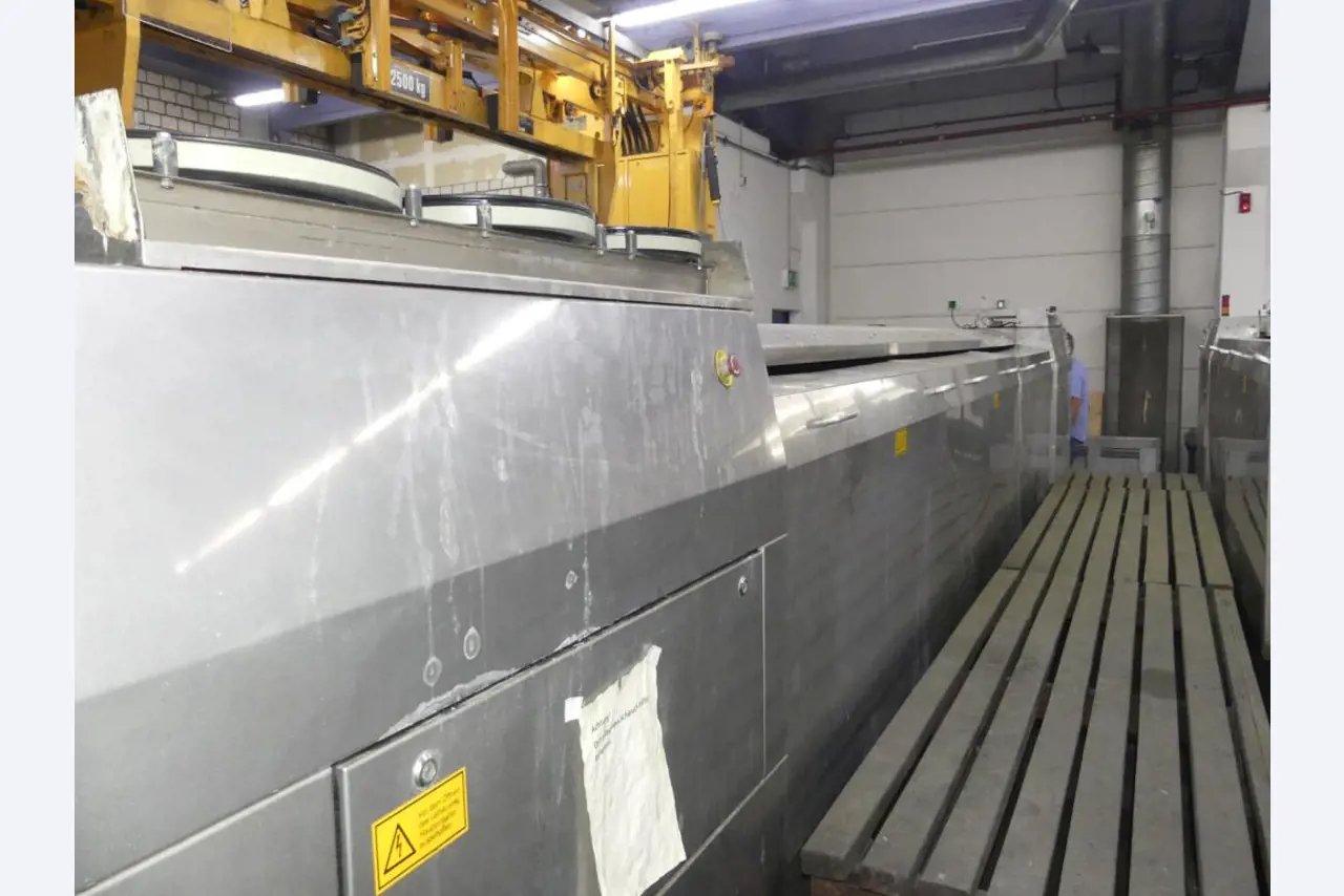 Equipement mécanique et accessoires d'une ancienne imprimerie en héliogravure-6