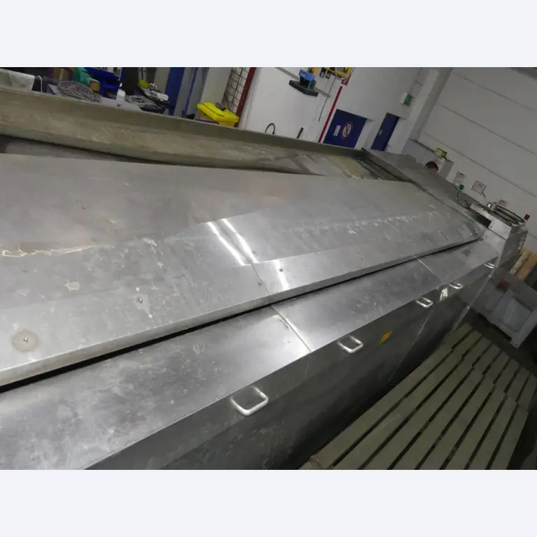 Equipement mécanique et accessoires d'une ancienne imprimerie en héliogravure-7