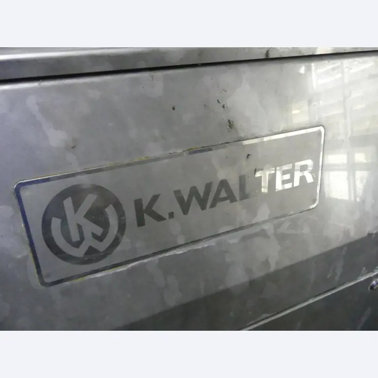 Equipement mécanique et accessoires d'une ancienne imprimerie en héliogravure-8