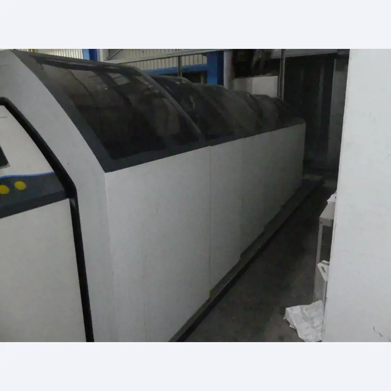 Equipement mécanique et accessoires d'une ancienne imprimerie en héliogravure-1