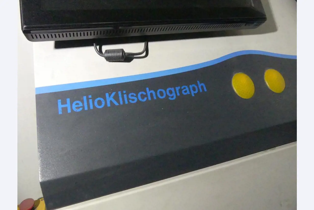 Equipement mécanique et accessoires d'une ancienne imprimerie en héliogravure-3