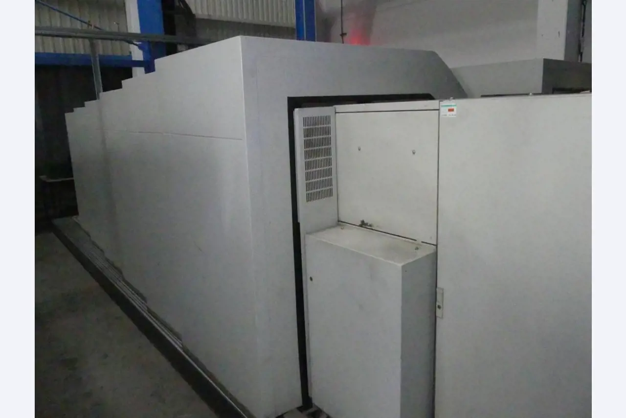 Equipement mécanique et accessoires d'une ancienne imprimerie en héliogravure-4