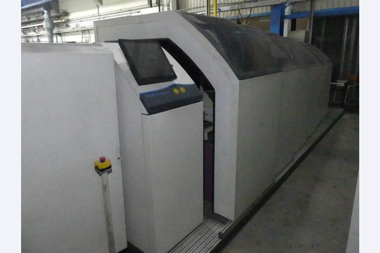 Equipement mécanique et accessoires d'une ancienne imprimerie en héliogravure-1